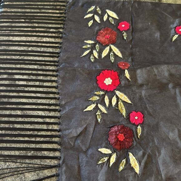 Reaction Kenneth Cole 100% Silk Black and Red Embroidered Shawl - Picture 6 of 7